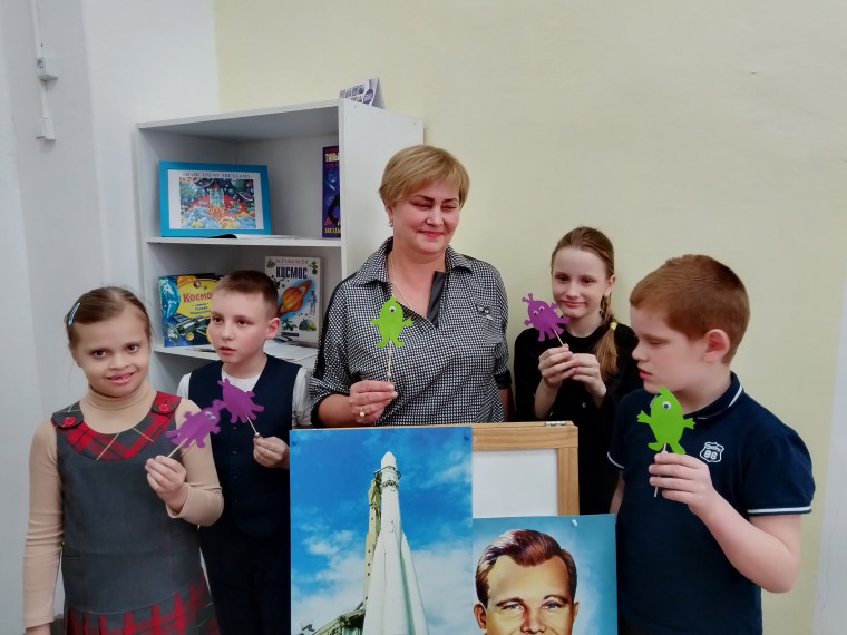 Познавательный час «Дорога во Вселенную».